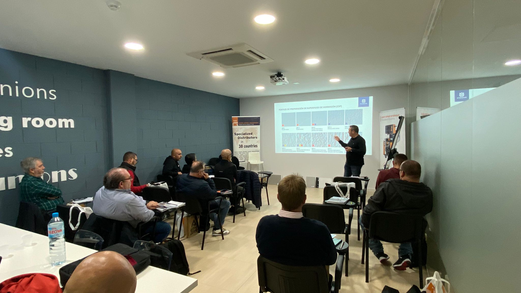 RD LUNA realizó un curso para un fabricante de poliurea