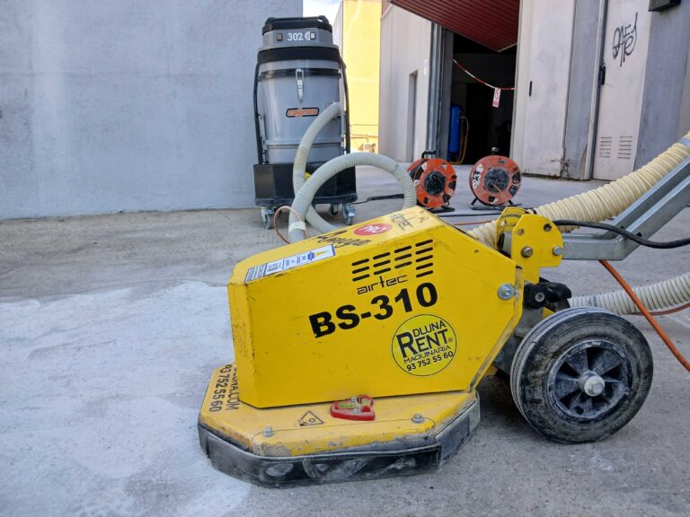 No te pierdas la pulidora BS-310 desbastando hormigón