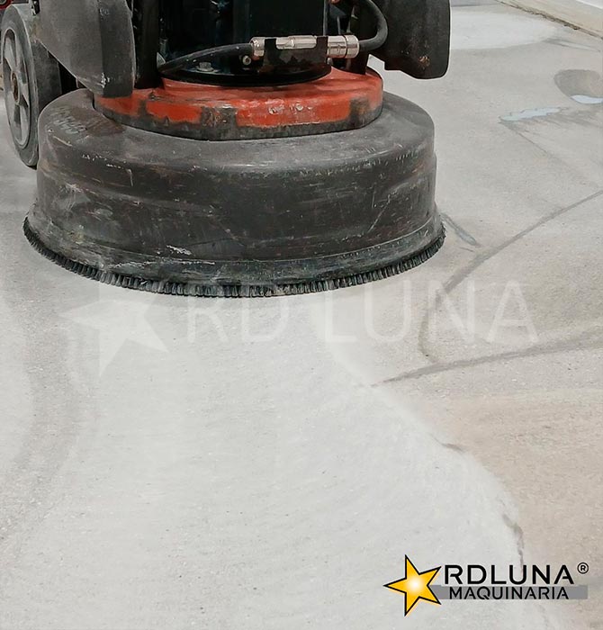 Aplicamos el sistema Husqvarna SUPERFLOOR™ en nuestras instalaciones