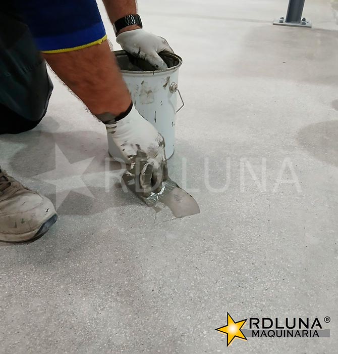 Aplicamos el sistema Husqvarna SUPERFLOOR™ en nuestras instalaciones