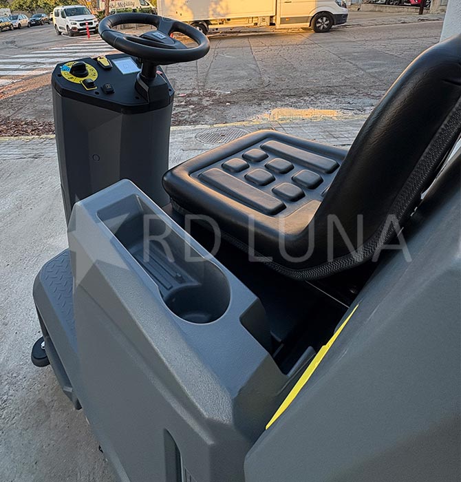 Fregadora Kärcher para parking comunitario: entrega de la B 110 R Classic BP D75