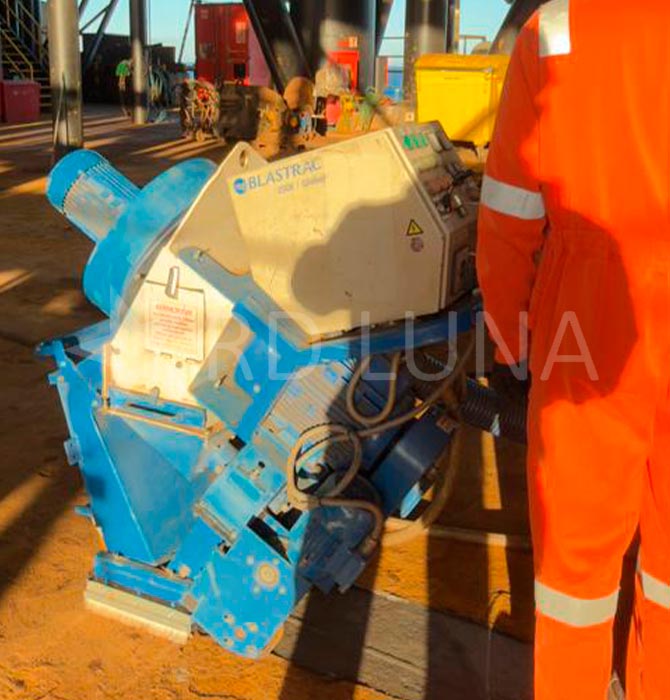 Entrega de un equipo de granallado industrial en una plataforma petrolífera