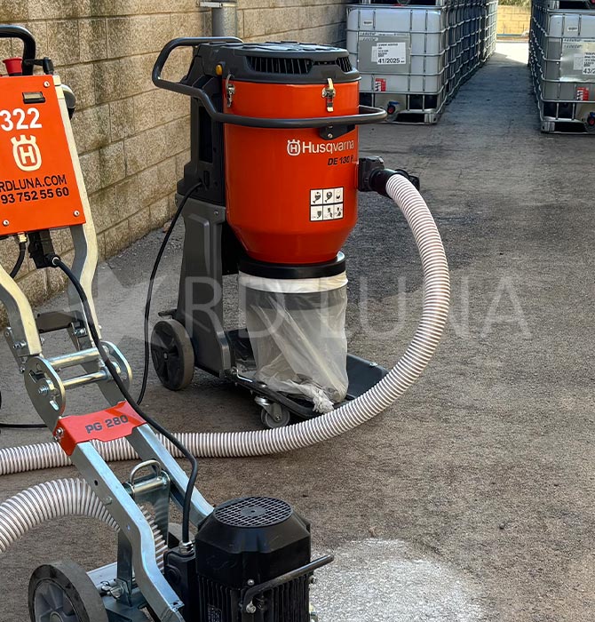 Aspirador DE 130 H de Husqvarna para trabajos de preparación de superficies
