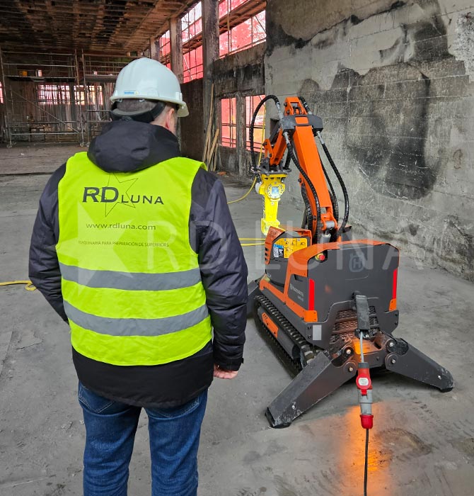 Robot de demolición Husqvarna DXR 95: ventajas y usos en trabajos de demolición